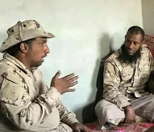 في تصرف هو الأول من نوعه بالعالم.. قائد عسكري يصرف رواتب لأفراد لواءه بعد تركه لهم