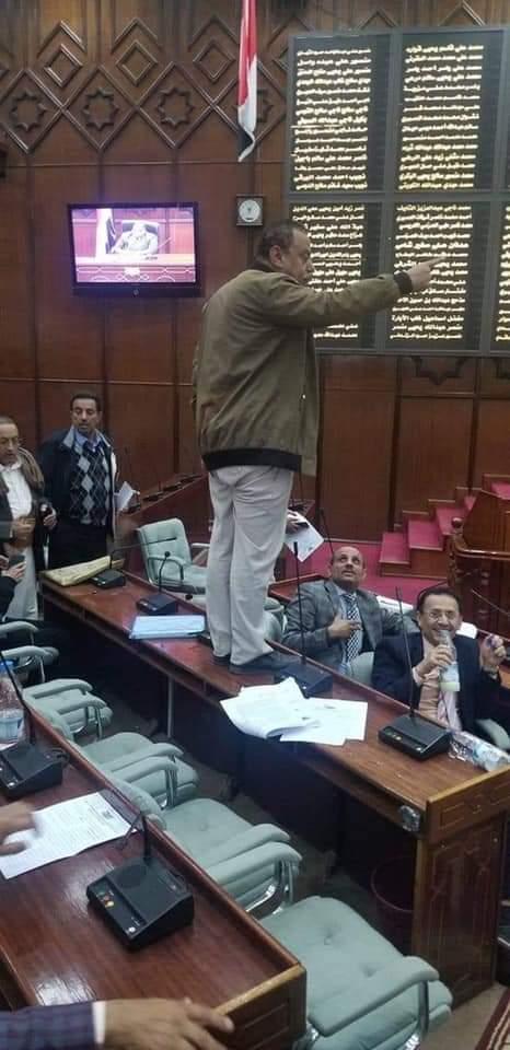 احمد سيف حاشد يكشف تفاصيل ما حدث في مجلس النواب وتهديده بتكسير رأسه
