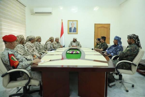 بعد هجوم الحوثيين العنيف على مأرب.. ظهور اللواء العرادة مجتمع مع قيادات عسكرية