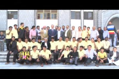 محافظ تعز يكرم فائزين كره القدم والطائره بنادي الصقر الرياضي