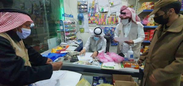 ضبط محل ملابس يبيع مادة «الشمة» للزبائن في الطائف