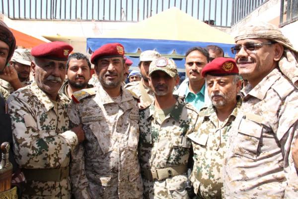 رئيس الأركان «بن عـزيز» يستقبل قائد وفد القوات المشتركة بالساحل الغربي ويصدر إعلان هام