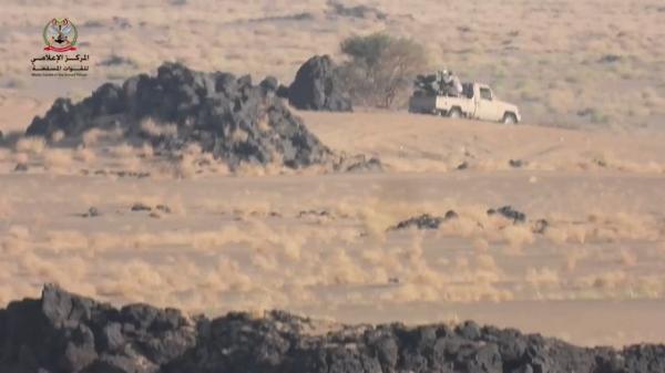بالفيديو .. مجموعة كاملة من الحوثيين تقع اسرى بيد القوات الحكومية بمأرب