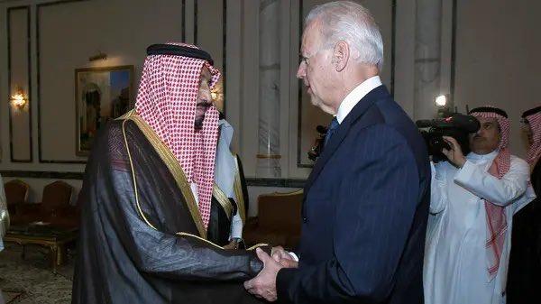 اتصال هاتفي بين الرئيس الامريكي جو بايدن والملك السعودي سلمان بن عبدالعزيز