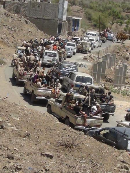شاهد بالصور: تعزيزات كبيرة تصل إلى تعز