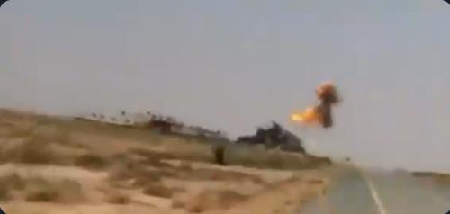 شاهد فيديو .. لحظة إسقاط طائرة مسيرة متفجرة في عبس بحجه !