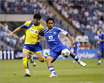 الهلال يتخطى النصر لنهائي الكأس 
