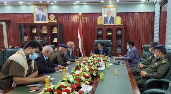اجتماع قيادة المهرة واللجنة الحكومية بشأن المنافذ والموانئ