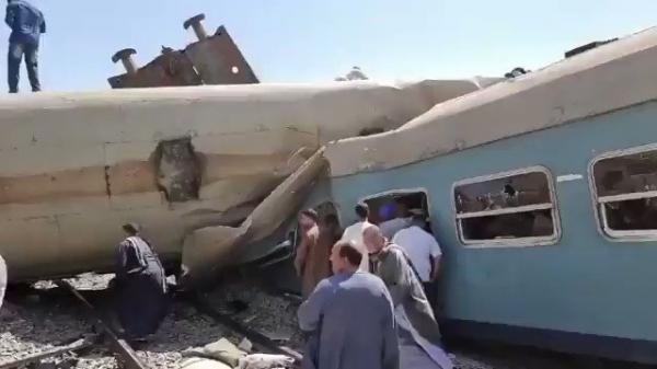 بالفيديو: وفاة 32 مواطناً وإصابة 165 آخرين في حادث تصادم قطاري سوهاج بمصر