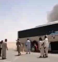 شاهد.. حريق يلتهم باص نقل جماعي على خط العبر الدولي