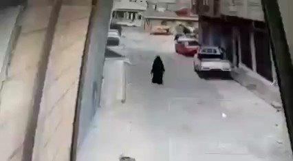 كامل الخوداني ينشر اعلان مجاني للحوثيين (فيديو مؤلم لأبناء ضربوا امهم وكسروا يدها)