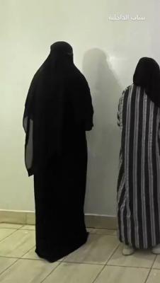 الرياض: الإطاحة بعصابة سرقة خطيرة بينهم نساء (فيديو)
