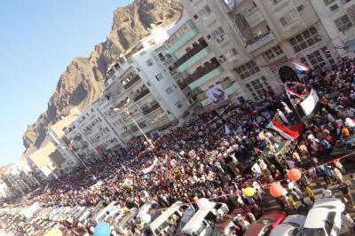  دبلوماسيون غربيون يضغطون لوقف تظاهرات الحراك 