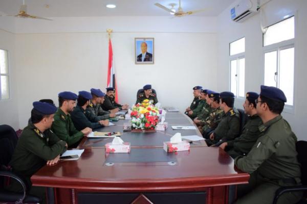 وزير الداخلية يجتمع بالقيادات الأمنية بوادي حضرموت
