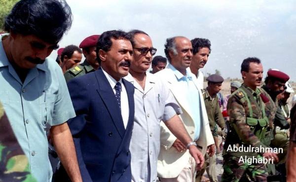 كشف صور جديدة لأول مرة ليوم إعلان الوحدة اليمنية عام 1990م