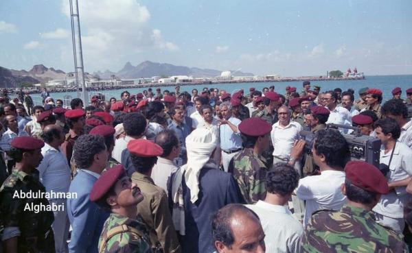 كشف صور جديدة لأول مرة ليوم إعلان الوحدة اليمنية عام 1990م كشف صور جديدة لأول مرة ليوم إعلان الوحدة اليمنية عام 1990م