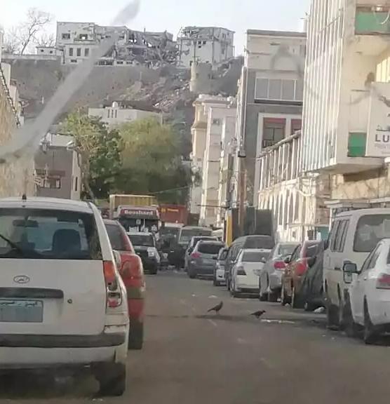 كارثة قادمة تحل على عدن .. عقب وصول حاويات أموال مطبوعة
