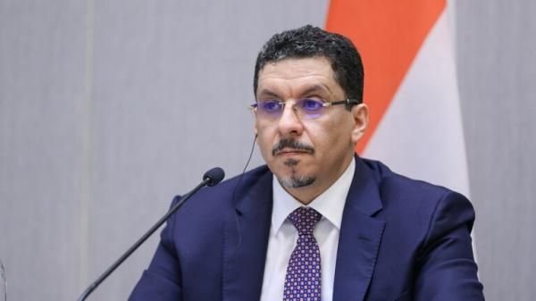 تصريحات جديدة من الحكومة الشرعية بشأن فتح مطار صنعاء وميناء الحديدة