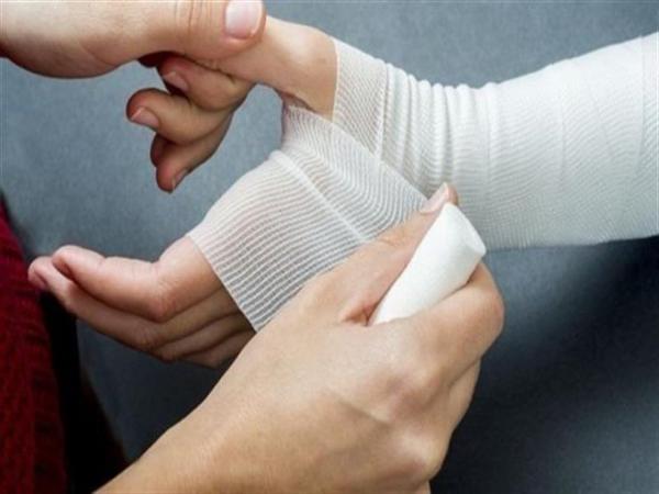 السعودية: زوج يرفع قضية على زوجته بعد احراقه بالشاي بسبب نقاش حاد بينهما !