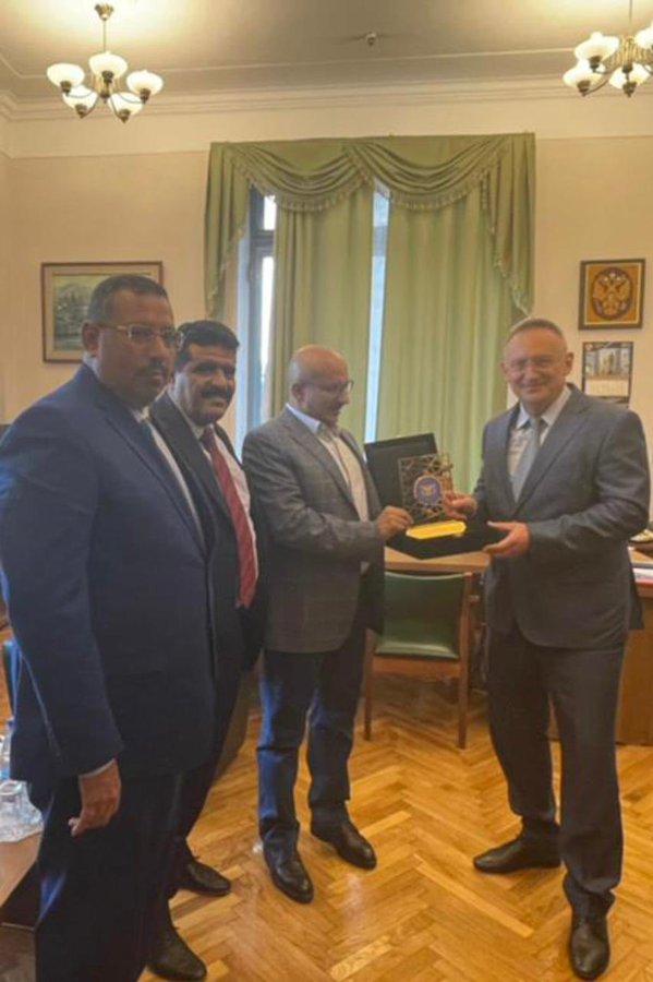 طارق صالح يلتقي مسؤول رفيع بالخارجية الروسية 