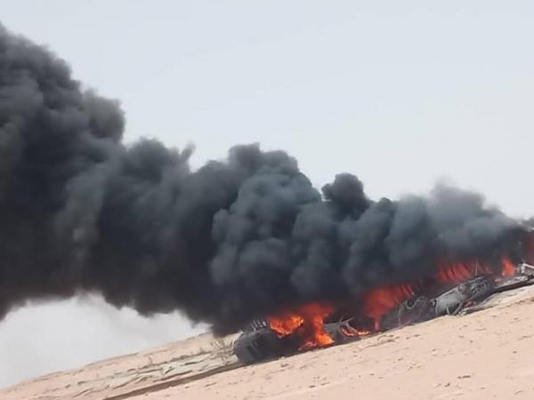 احتراق قاطرة على متنها 10 سيارات، في ثمود بمحافظة حضرموت