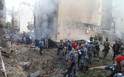 انفجار لبنان استهدف مسؤول أمني كبير من السنة وشهود: محتجون من السنة يحتجون في الشوارع على مقتله