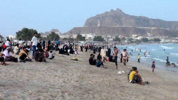 مصلحة خفر السواحل تحذر المواطنين من السباحة في الشواطئ اليمنية