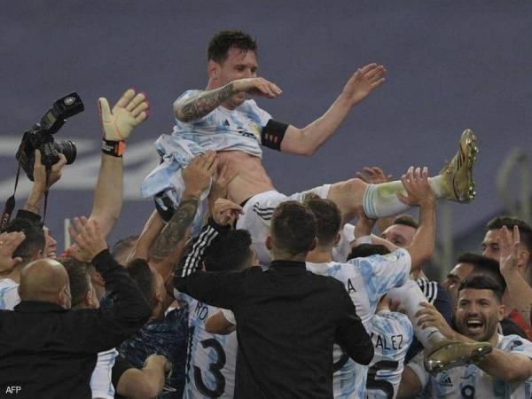 الأرجنتين تمفوز على البرازيل وتظفر ببطولة أمريكا وميسي يفوز بلقب أفضل لاعب مع نيمار