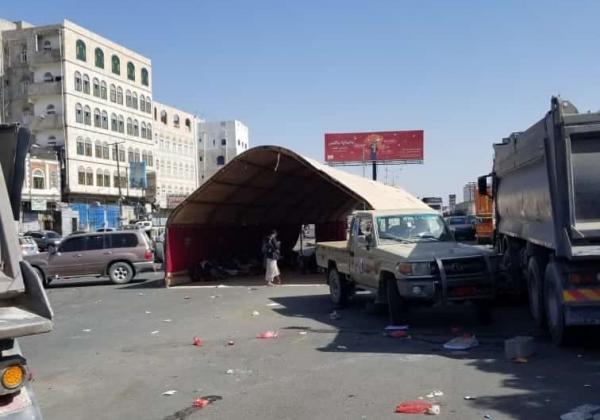 نصب خيمة وسط شارع رئيسي بصنعاء .. والسبب؟