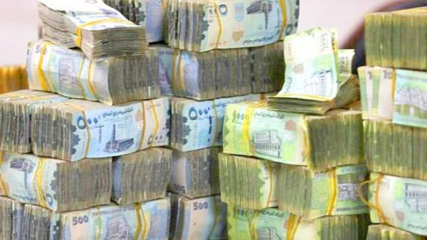 لأول مرة في تأريخه.. الريال اليمني يتعدى حاجز الـ 1000 ريال أمام الدولار