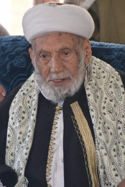 بعد حضور مئات الآلاف لتشييع جنازته.. تقرير رائع عن الشيخ العمراني رحمه الله تعالى