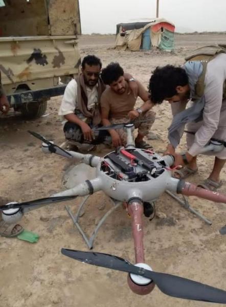 شاهد بالصورة.. ابناء مأرب يسقطون حوثية طائرة مفخخة بما عليها !