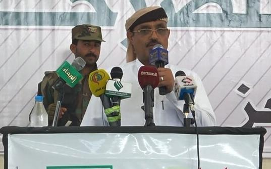 القيادي الحوثي سلطان السامعي يكشف عن لص من اللصوص