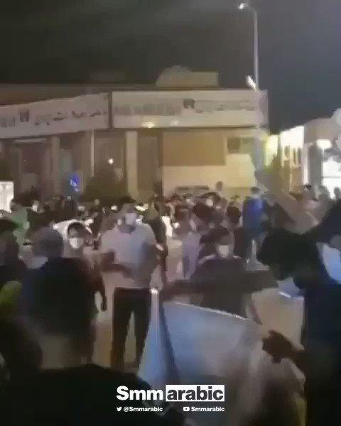 فيديو يظهر حرق صور المرشد الإيراني في أصفهان إيران وسط هتافات: "الموت لخامنئي"