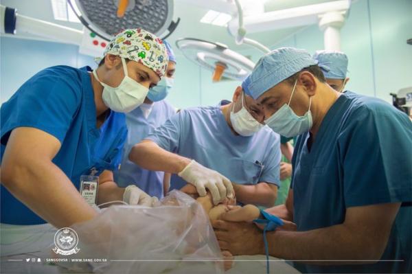 نجاح عملية فصل التوأم الطفيلي اليمني 
