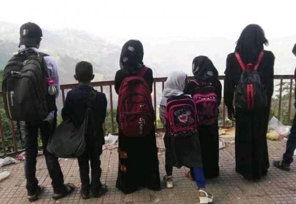 صور مؤلمة لتهجير اسرة كبيرة من مسكنها في العدين بمحافظة إب