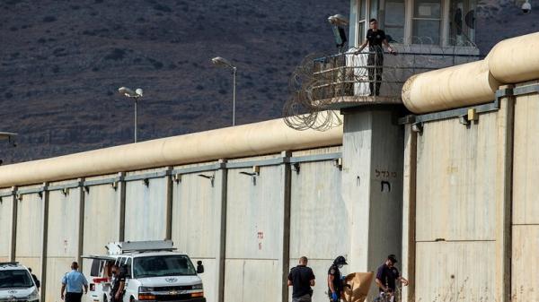 صحيفة اسرائيلية تكشف معلومات عن سجانة مناوبة في برج سجن جلبوع لحظة هروب الأسرى الفلسطينيين منه