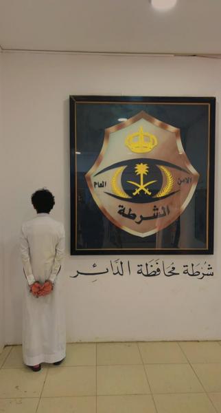 شاهد ماذا عثر على مقيم يمني في محافظة الداير السعودية بعد القبض عليه !