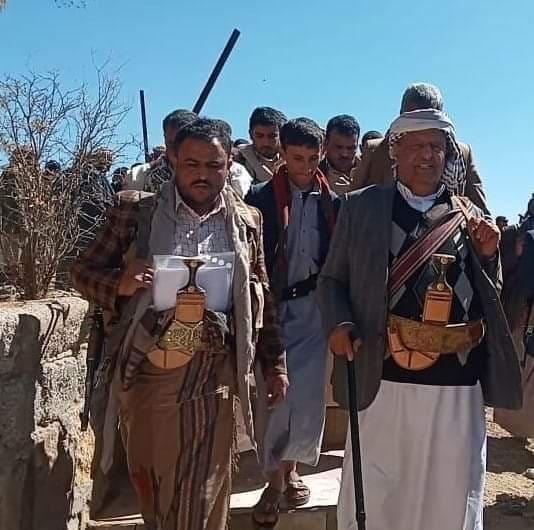 «شرقة» أثناء مضغ القات.. وفاة زعيم الحوثيين الأول في البيضاء الشيخ صالح الوهبي
