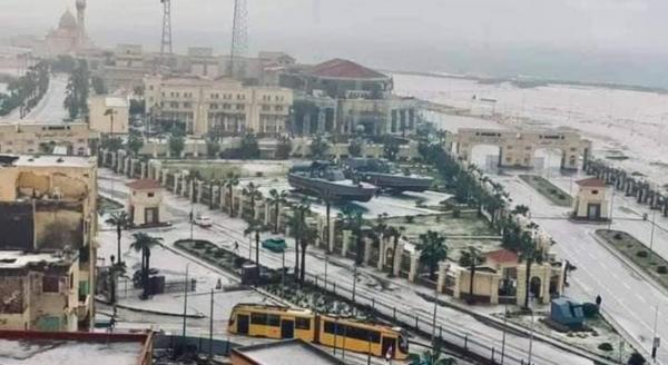 في مشهد فريد.. الإسكندرية تكتسي باللون الأبيض، ورفع درجة الاستعداد والطوارئ في المدينة