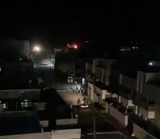 مشهد أولي لاستهداف مطار عتق بمحافظة شبوة (تحديث)
