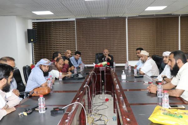 في ضوء ارتفاع الدولار امام الريال اليمني.. محافظ البنك المركزي يعقد لقاء هام!