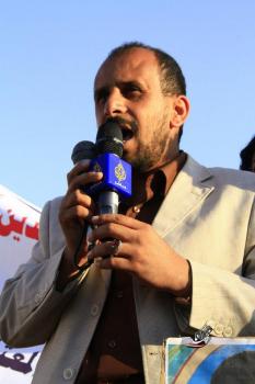 رئيس الهئية التنفذية للمجلس الثوري بمحافظة تعز أ/بليغ التميمي منذ مجيء شوقي إنهار الوضع الأمني والخدمي معاً..