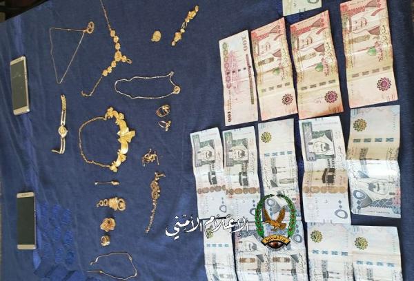 الإطاحة بلص سرق 114 جرام ذهب و6 ألاف ريال سعودي وتلفونات بصنعاء