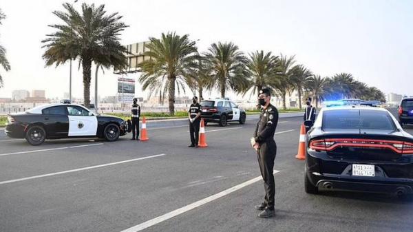 القبض على 5 أشخاص لسرقتهم مركبات واستخدامها في عمليات سلب في جدة