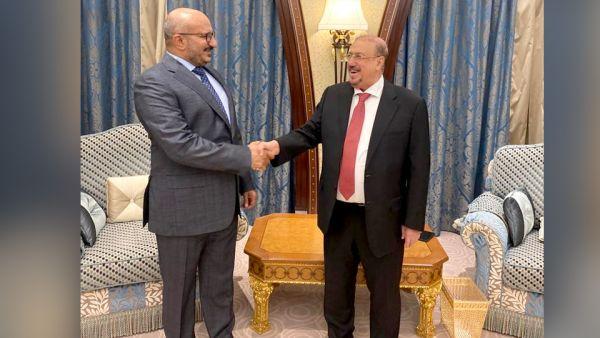 طارق صالح يلتقي الشيخ سلطان البركاني رئيس مجلس النواب 