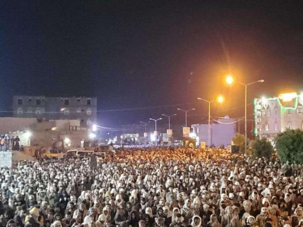 صور من ذمار للشوارع تفيض بالمصلين في ليلة 27 من شهر رمضان (تفاصيل)