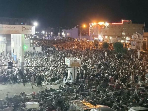 صور من ذمار للشوارع تفيض بالمصلين في ليلة 27 من شهر رمضان (تفاصيل)