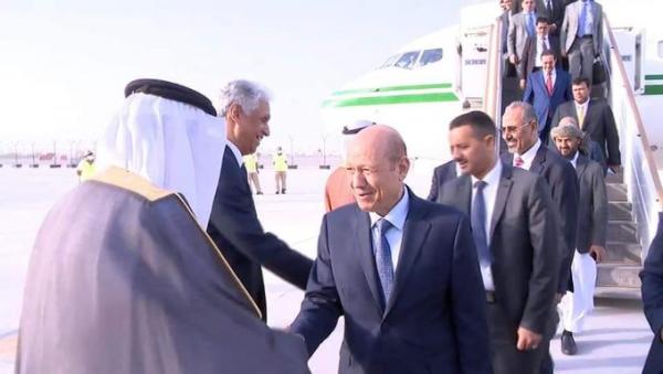 الدكتور عبدالله العليمي يعلق على زيارة رئيس مجلس القيادة الرئاسي وأعضاؤه إلى الإمارات