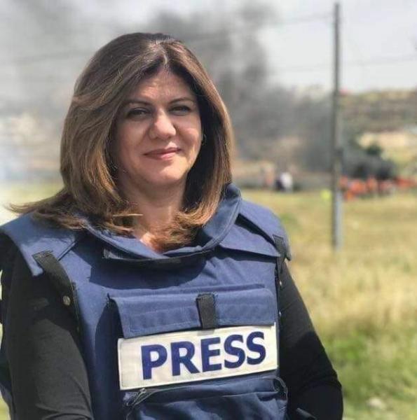 وزارة الصحة الفلسطينية تعلن مقتل الصحفية شيرين أبو عاقلة برصاص الجيش الإسرائيلي.